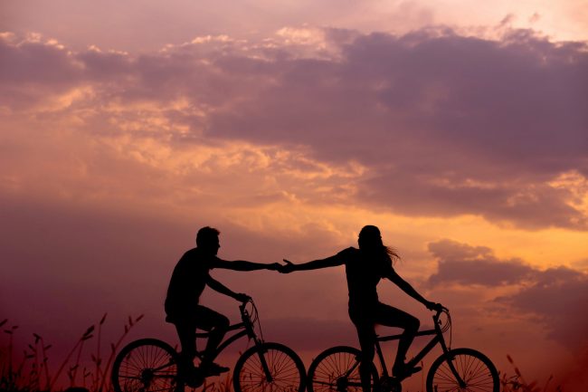 uomo-e-donna-al-tramonto2 Relazioni Di Coppia