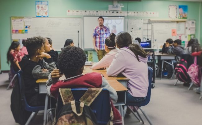 Studenti-attenti-alla-lezione2 Adolescenti