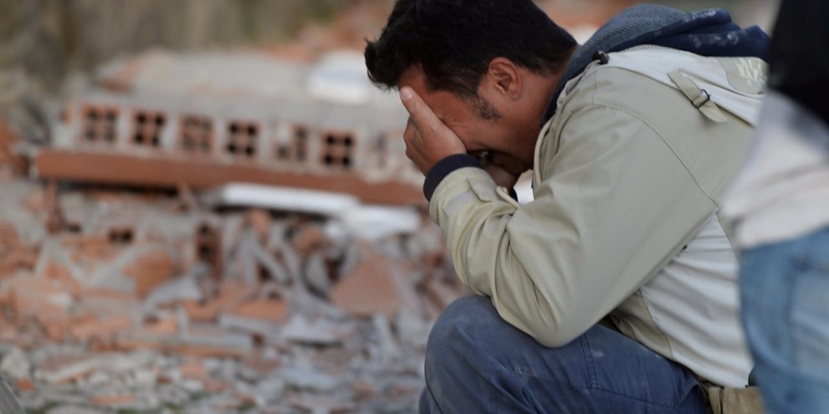 Persona-disperata-tra-le-macerie Disturbo Post Traumatico da Stress