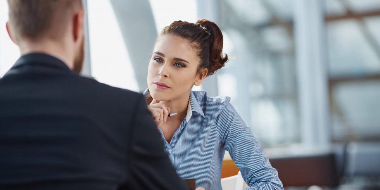 Due-persone-che-parlano Colloquio di Lavoro