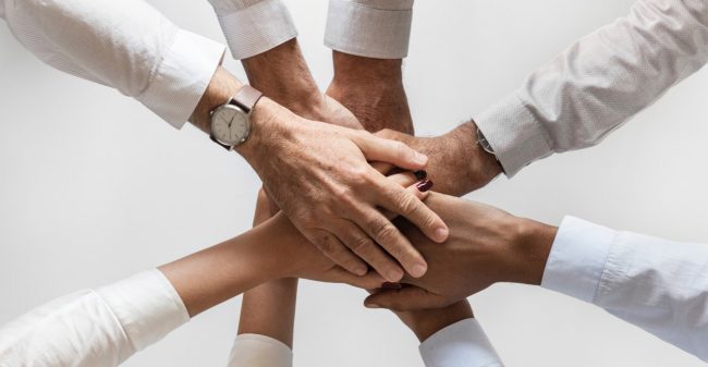 Persone-che-lavorano-insieme Equipe